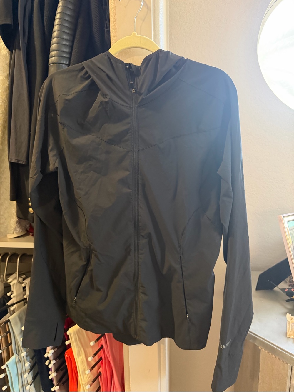 lululemon athletica women mist over Black Full-Zip Hooded Windbreaker